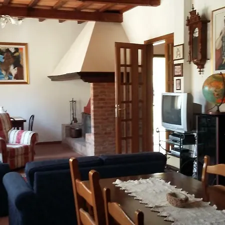 Semesterbostad For 4/6 People With Fireplace *
